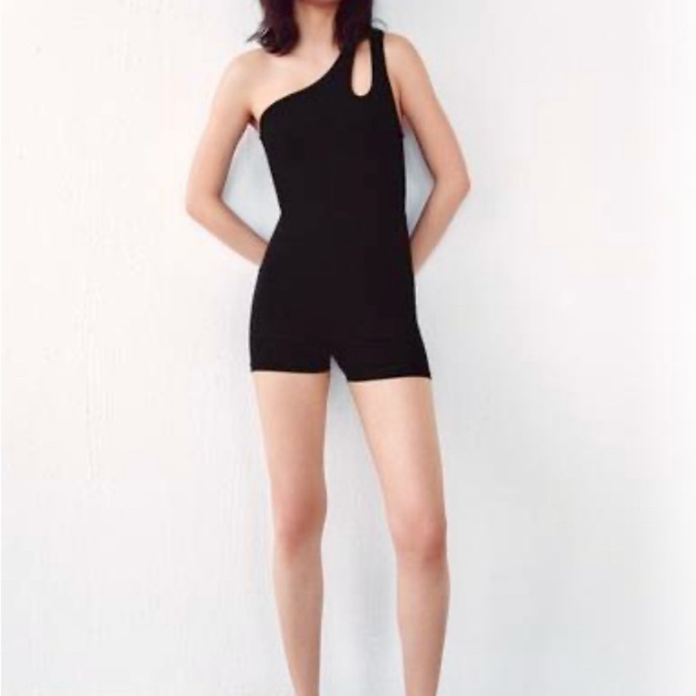 Zara - Pre-owned One-Shoulder Bodysuit with Cut Out - Size M
